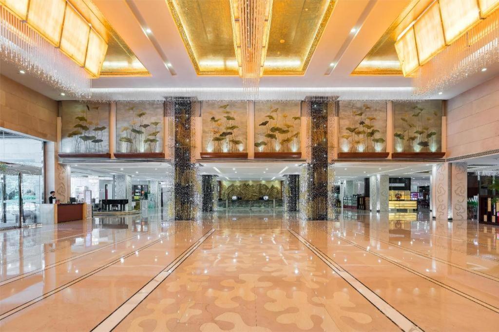 West International Trade Grand Hotel Пекин Экстерьер фото